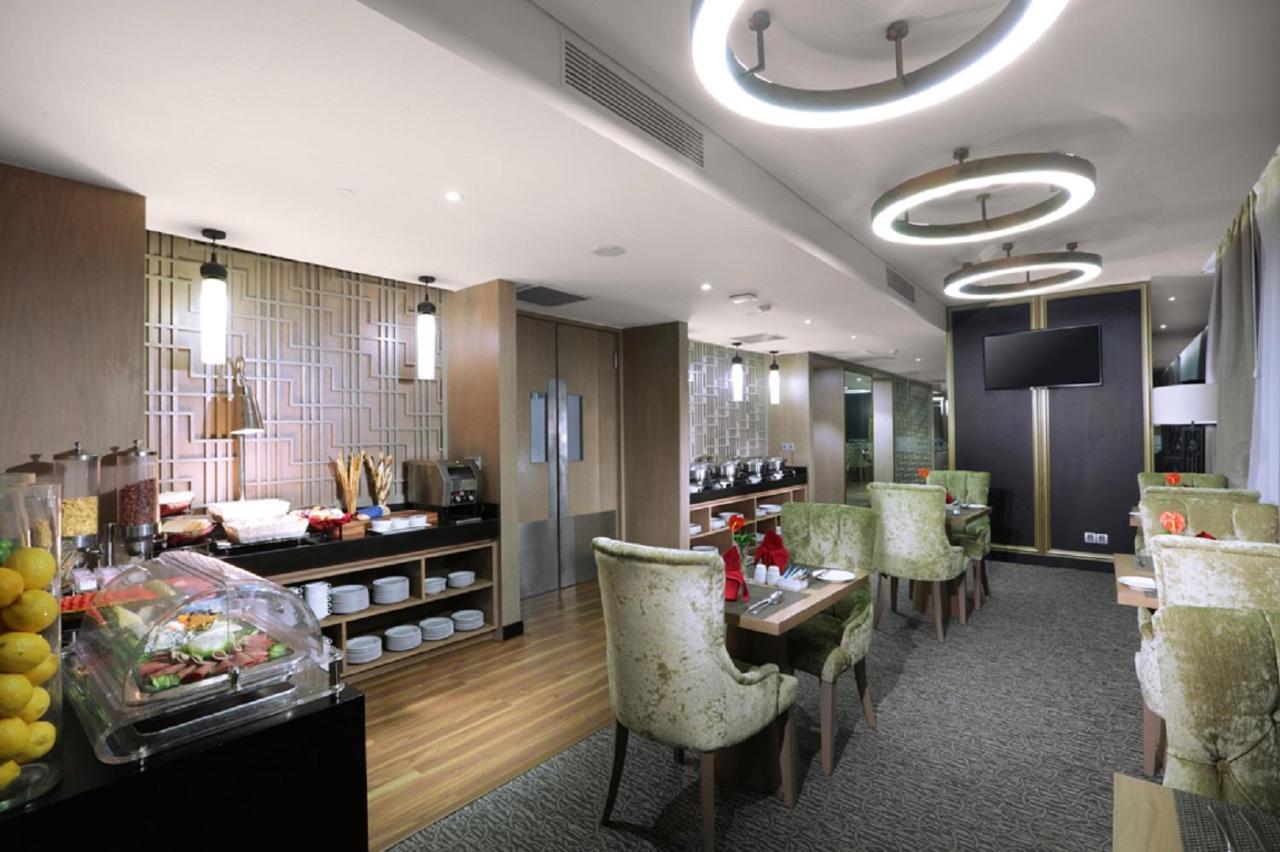 Aston Priority Simatupang Hotel And Conference Center Jakarta Exteriér fotografie